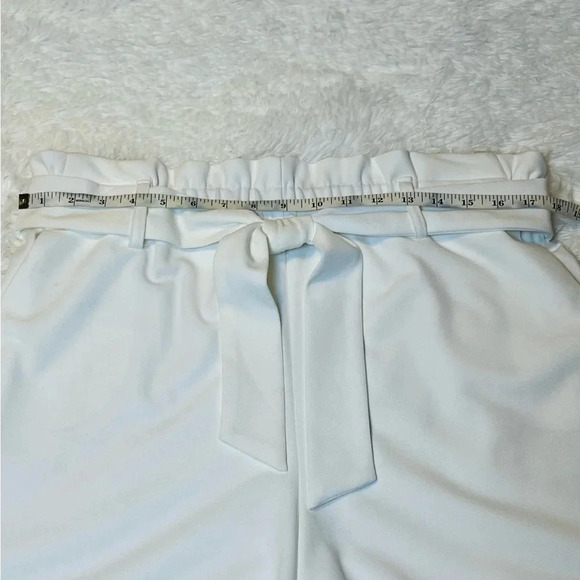 SABRINA|S Shorts with Tie-Knot Belt - Picture 3 of 9